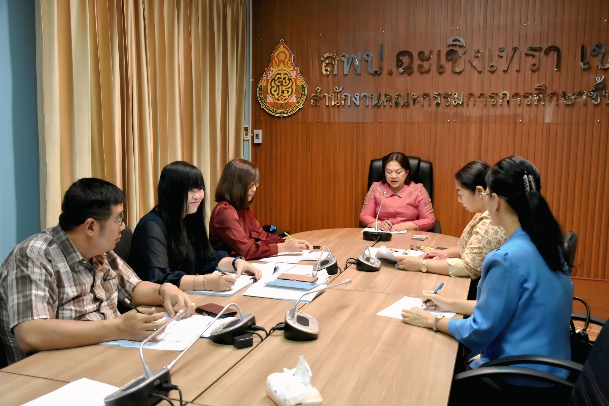 สพป.ฉะเชิงเทรา เขต 1 ได้จัดการประชุมเพื่อขับเคลื่อนและประเมินผลการดำเนินงานตามแนวทาง "การประเมินระดับคุณภาพโรงเรียน 7 มิติ