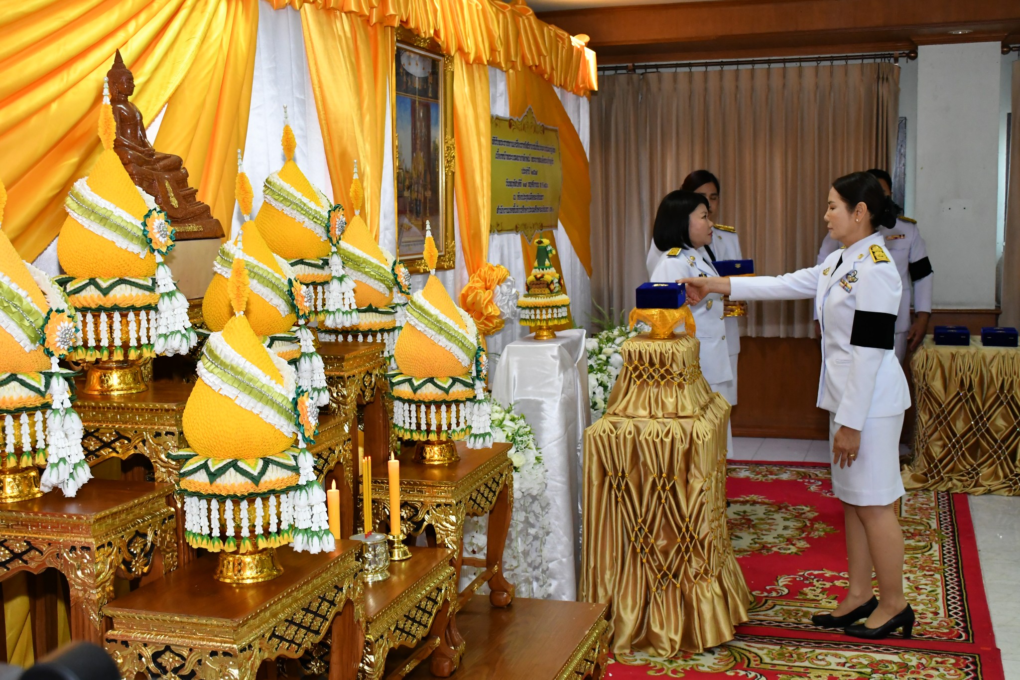สำนักงานเขตพื้นที่การศึกษาประถมศึกษาฉะเชิงเทรา เขต 1 จัดพิธีรับพระราชทาน เครื่องราชอิสริยาภรณ์ชั้นประถมาภรณ์มงกุฎไทย เบื้องหน้าพระบรมฉายาลักษณ์พระบาทสมเด็จพระเจ้าอยู่หัว ประจำปี 2567