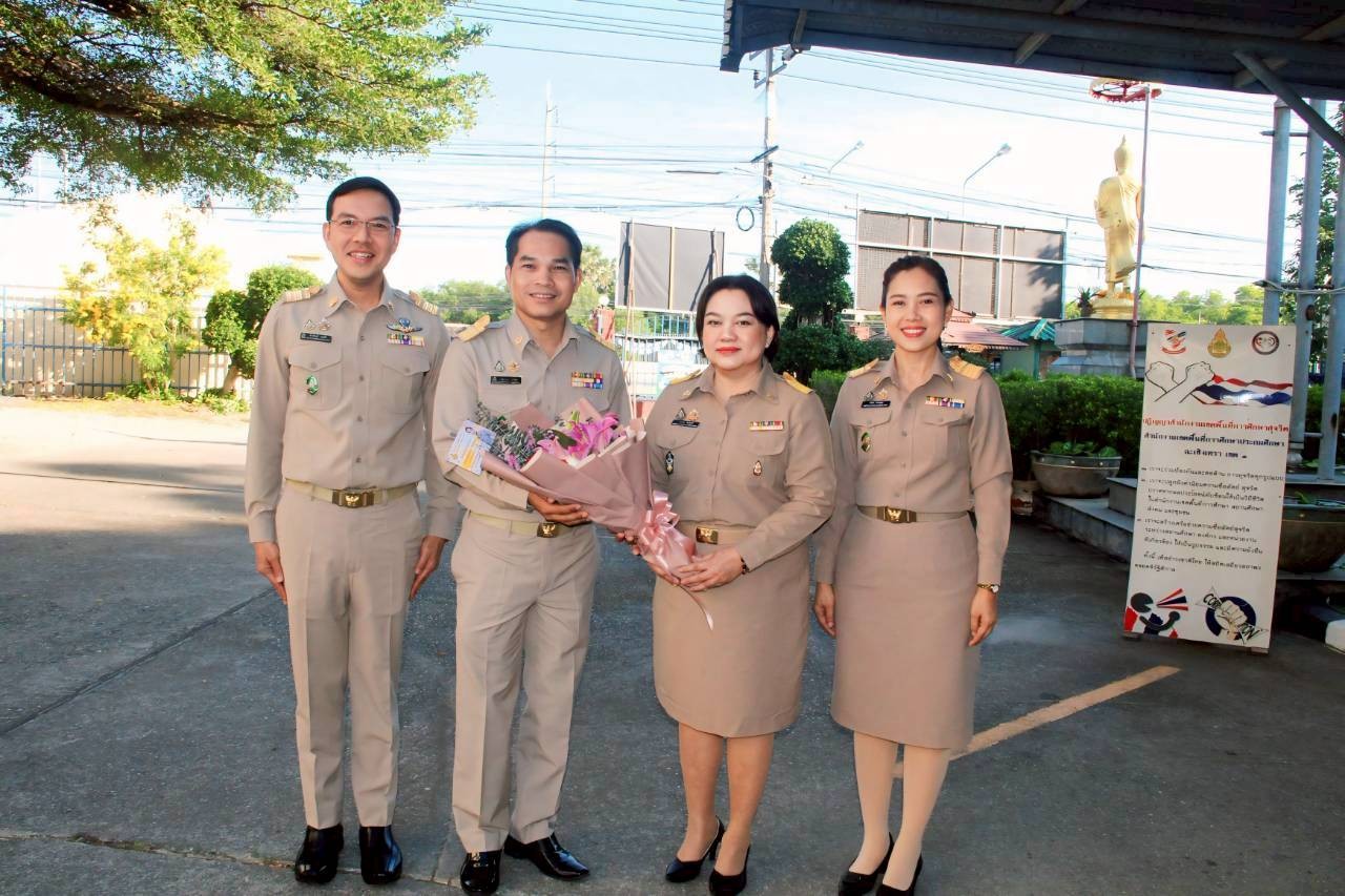 ฉะเชิงเทรา เขต 1 จัดกิจกรรมเคารพธงชาติ เสริมสร้างวัฒนธรรมองค์กร พร้อมต้อนรับ รอง ผอ.เขตฯ คนใหม่
