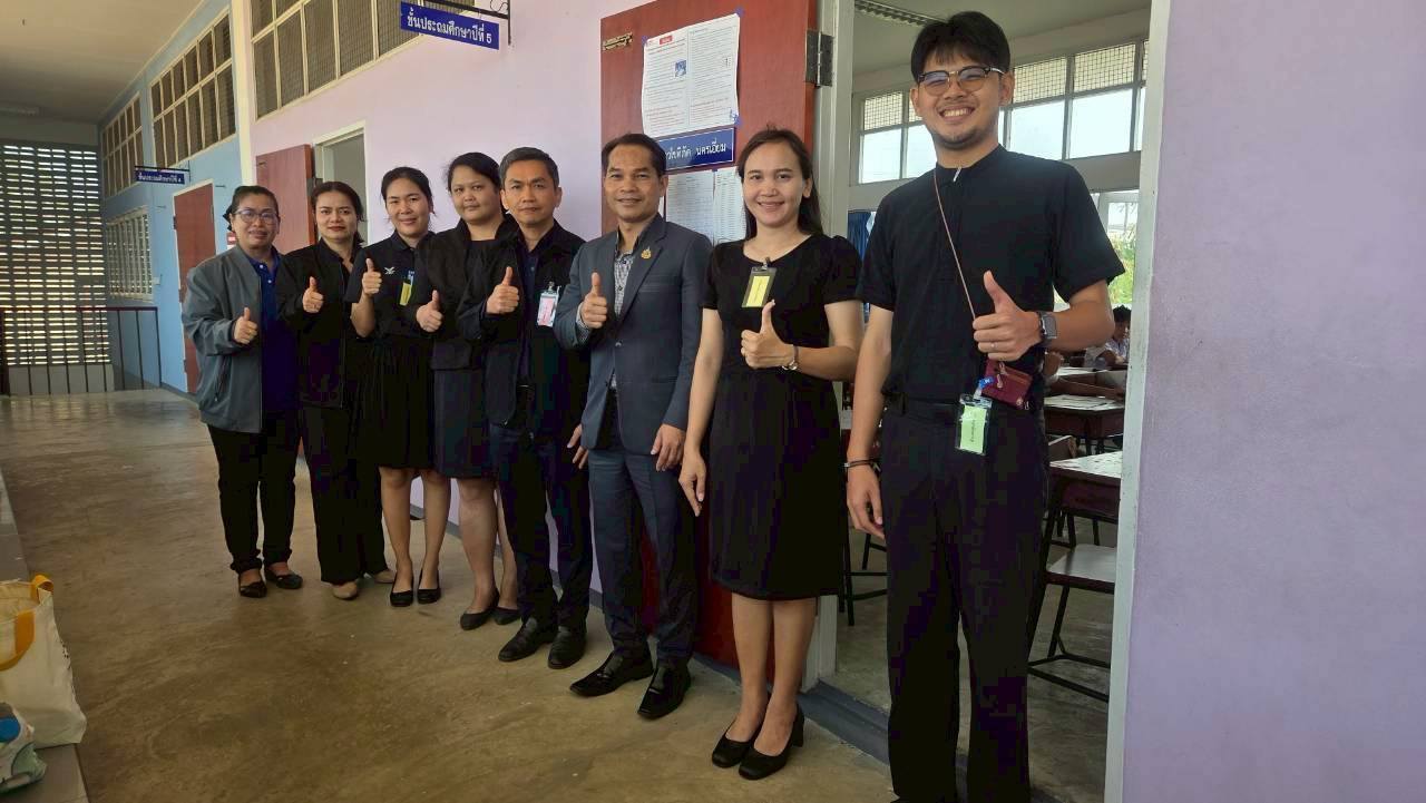 นายธนัญกรณ์ โพธิวัฒน์ รอง ผอ.สพป.ฉะเชิงเทรา เขต 1 ลงพื้นที่ตรวจเยี่ยมสนามสอบ O-NET ชั้นประถมศึกษาปีที่ 6 สร้างขวัญกำลังใจแก่ผู้บริหาร ครู และนักเรียน