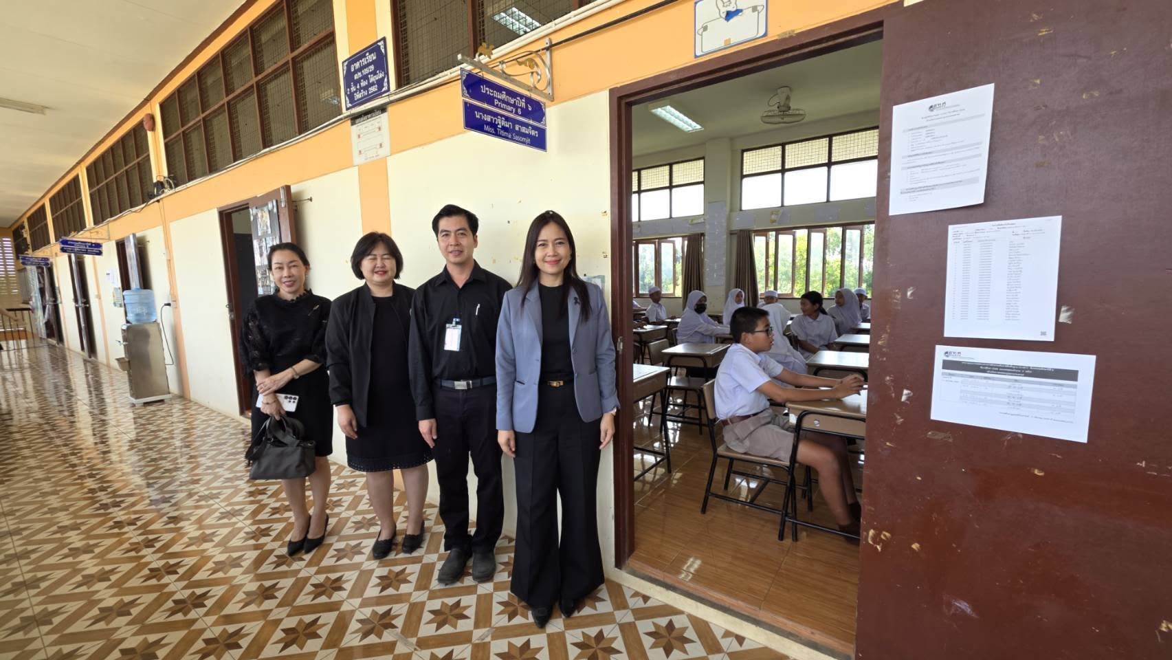 ดร.ปวีณา นราพงษ์ รอง ผอ.สพป.ฉะเชิงเทรา เขต 1 ลงพื้นที่ตรวจเยี่ยมสนามสอบ O-NET ชั้นประถมศึกษาปีที่ 6 สร้างขวัญกำลังใจแก่ผู้บริหาร ครู และนักเรียน