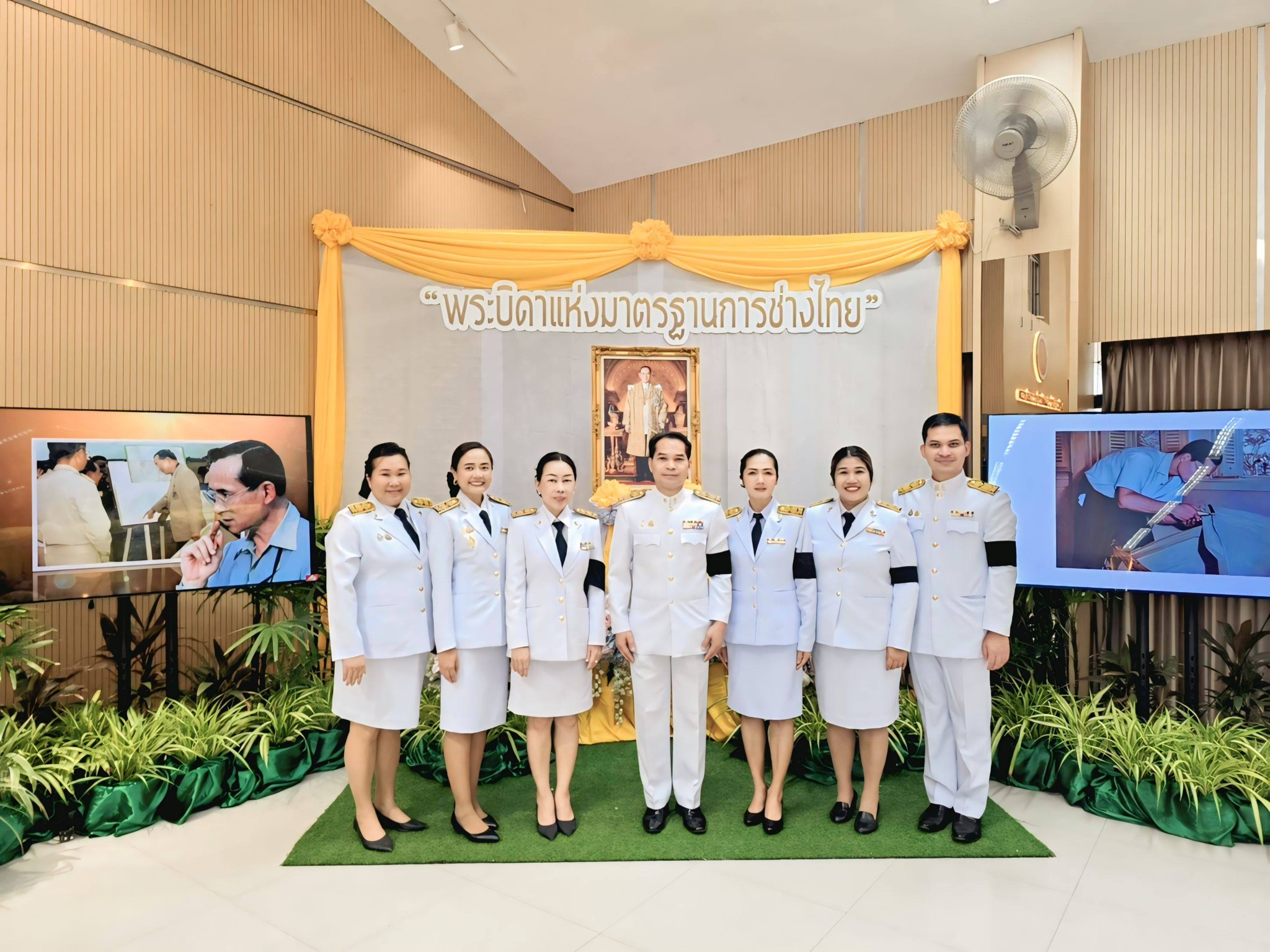 สพป.ฉะเชิงเทราเขต 1 ร่วมพิธีถวายราชสักการะแด่พระบาทสมเด็จพระบรมชนกาธิเบศร มหาภูมิพลอดุลยเดชมหาราชบรมนาถบพิตร