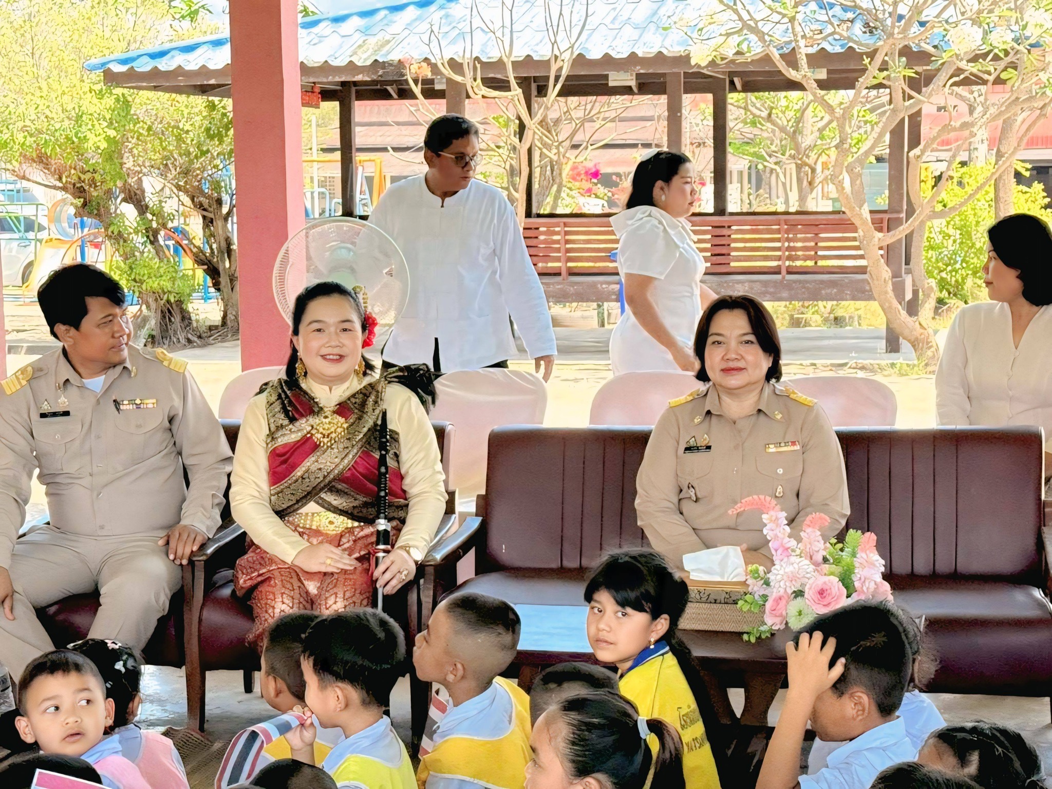 นางดวงใจ ชัยสิทธิ์ รองผอ.สพป.ฉะเชิงเทรา เขต 1 เป็นประธานในพิธีเปิดกิจกรรม “เดินตามรอยประวัติศาสตร์ ด้วยหัวใจจงรักภักดีต่อสถาบัน ชาติศาสนาพระมหากษัตริย์”