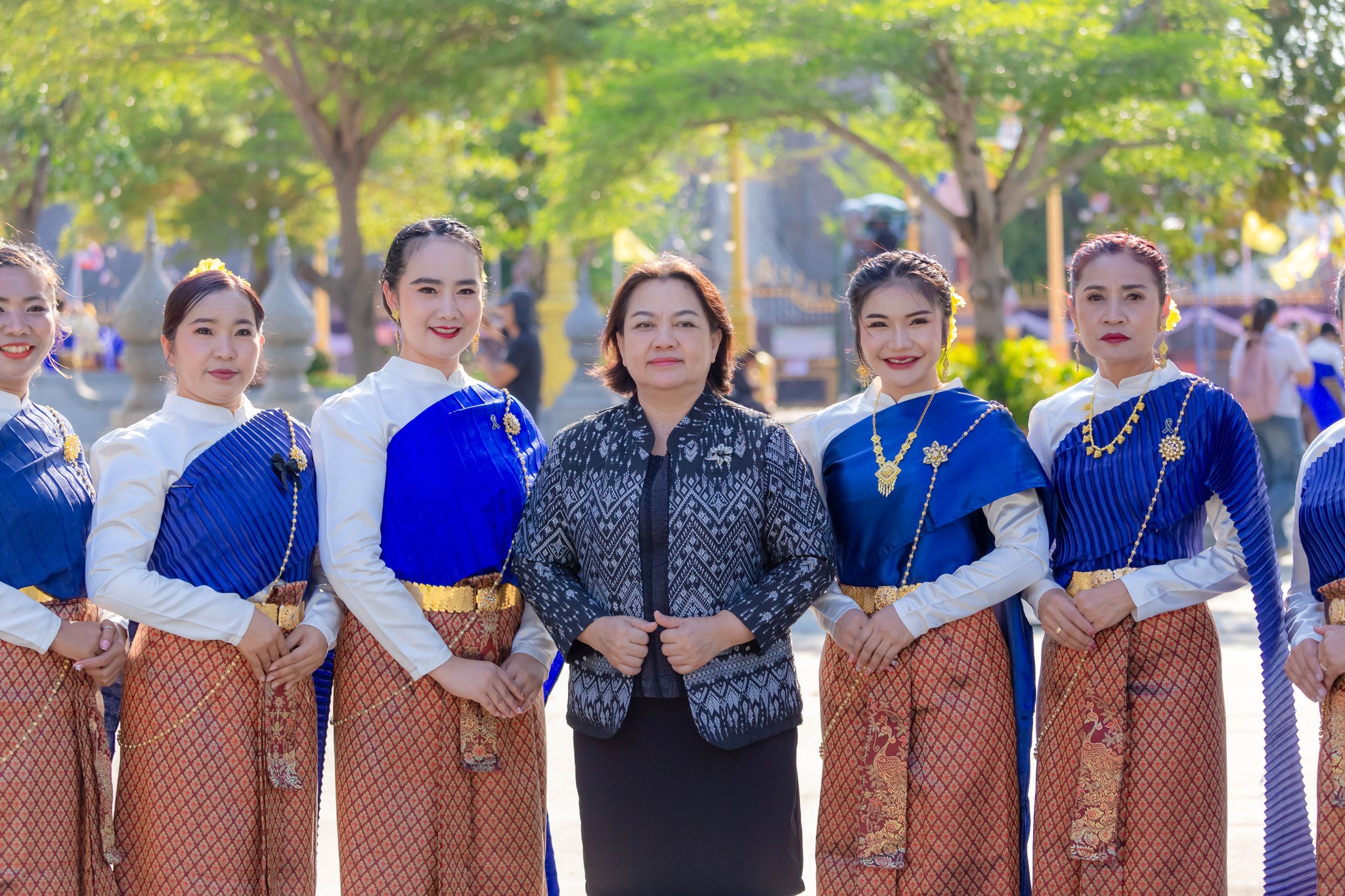 สพป.ฉะเชิงเทรา เขต 1 นำครู-บุคลากร และนักเรียนในสังกัด 131 คน ร่วมรำถวายพุทธบูชาหลวงพ่อโสธร ในงานประเพณีอัญเชิญขึ้นจากแม่น้ำบางปะกง ปีที่ 256