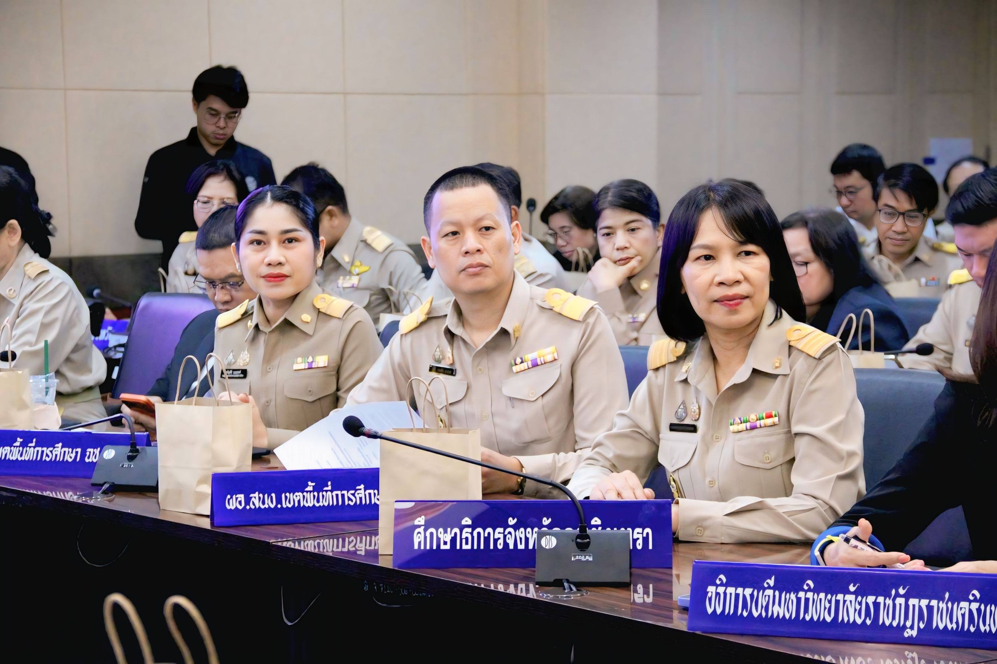 ผอ.สพป.ฉะเชิงเทรา เขต 1 ร่วมประชุม การประชุมคณะกรมการจังหวัด ฯ ครั้งที่ 4/2569 พร้อมยินดีกับ รร.วัดเที่ยงพิมุข รับรางวัลสถาบันเกษตรกรดีเด่น